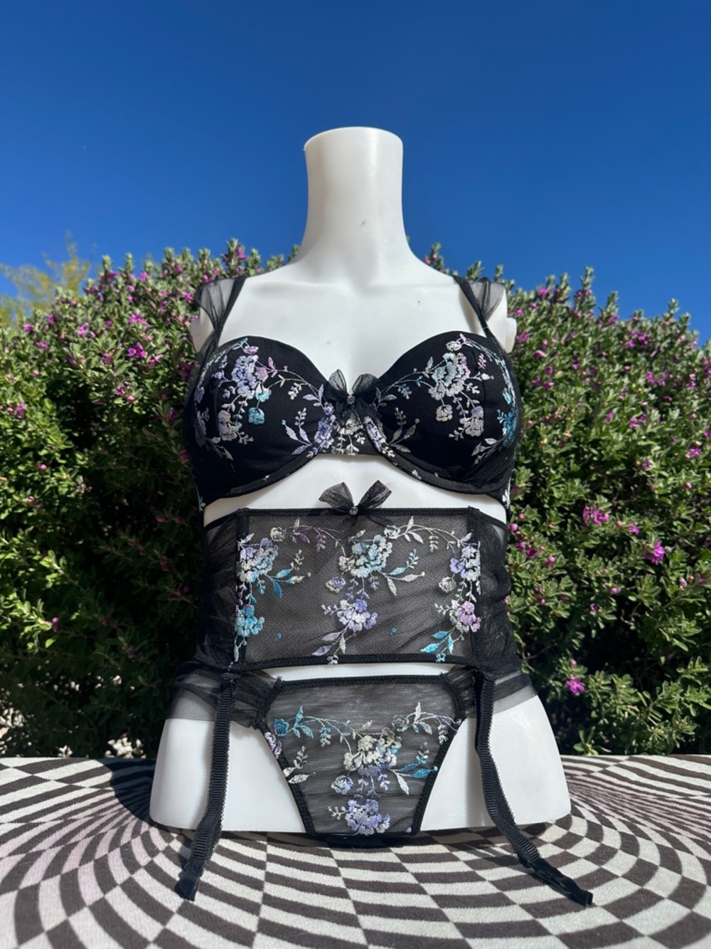 Victoria’s Secret 3 pieces set bra 34D, belt & panties XS, brand new with tags